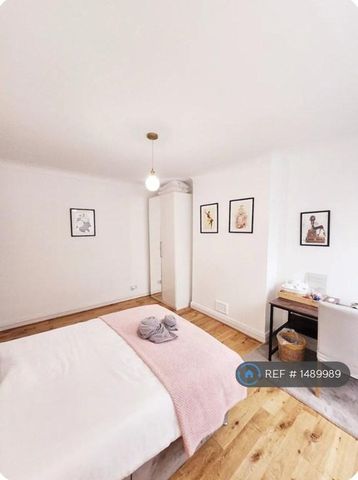 1 bedroom in a house share to rent - Photo 2