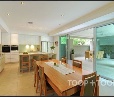 Entertainer's dream in the perfect location! - Photo 6