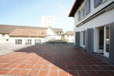 Stilvolle 3.5 Zimmerwohnung mit grosser Terrasse und En-Suite Bad - Photo 4