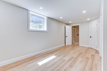 For Lease - 4 Carrington Place Unit# B, Bradford West Gwillimbury, Ontario - Photo 5