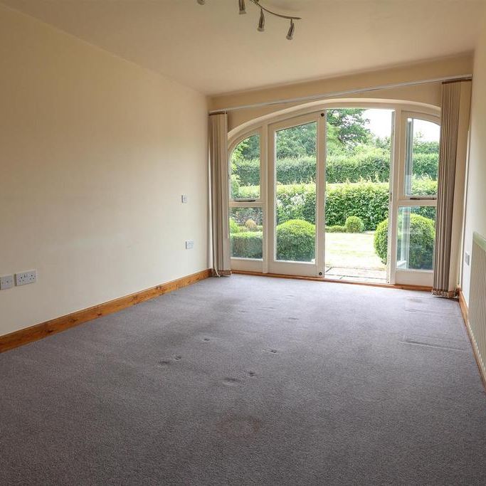 3 bedroom barn conversion to rent - Photo 1