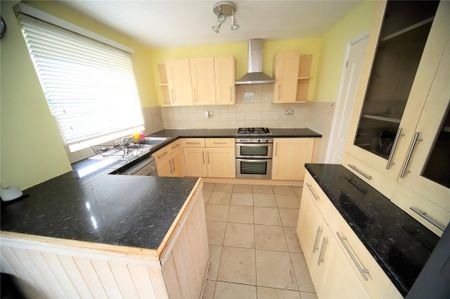 3 bedroom semi-detached house to rent - Photo 5