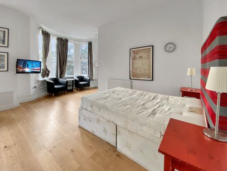 Front Room (Monet), Flat 4, 84 Cathedral Road, Cardiff CF11 9LN - Photo 4