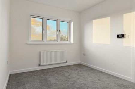 4 bedroom end of terrace house to rent - Photo 3