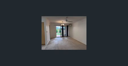 Centrally located home with secure courtyard - Photo 2