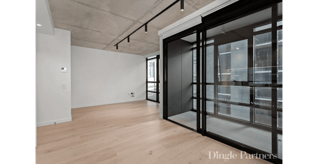 MODERN LIVING IN SOUTHBANK! - Photo 1