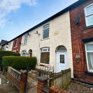 High Street - Photo 2