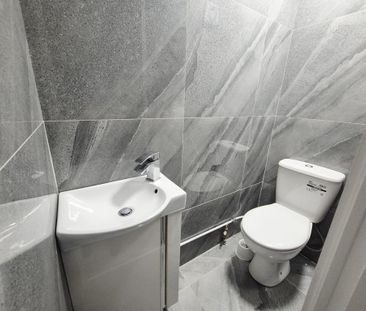 4 bedroom terraced house to rent - Photo 6