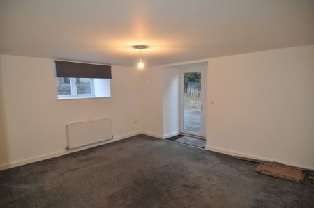 2 bed Apartment - To Let - Photo 2
