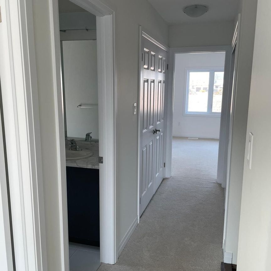 For Lease - 148 Port Crescent, Welland, Ontario - Photo 1