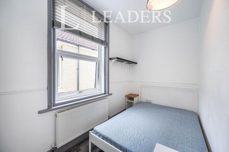 4 bedroom terraced house to rent - Photo 4