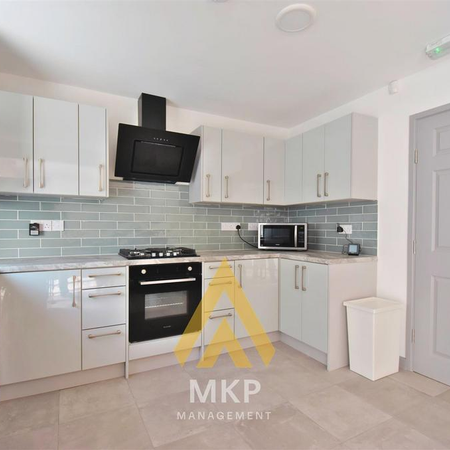 4 bedroom terraced house to rent - Photo 3