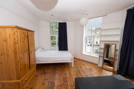 3 bedroom flat to rent - Photo 3