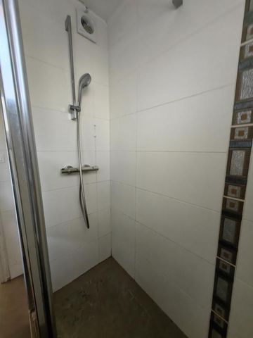 Location Appartement 5 pièces 86m² LA COTE ST ANDRE 38260 - Photo 5