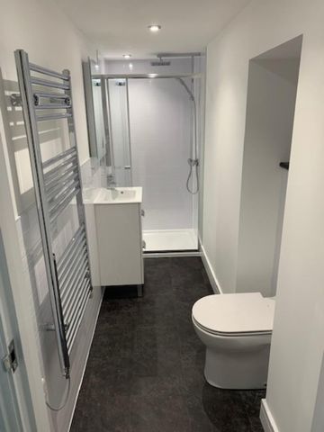 2 bedroom terraced house to rent - Photo 2