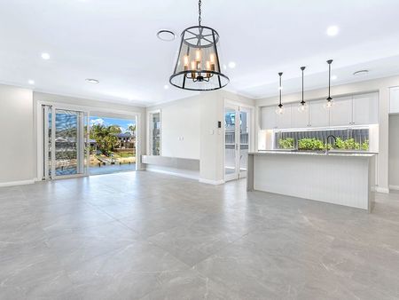 16B Huon Street, Broadbeach Waters QLD 4218 - House For Rent | Domain - Photo 3