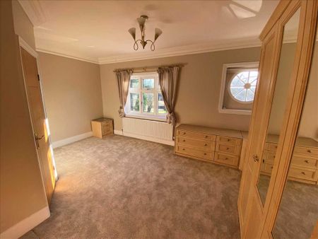 6 bedroom detached house to rent - Photo 5