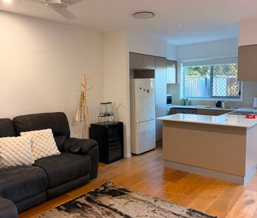 Wynnum West - Photo 1