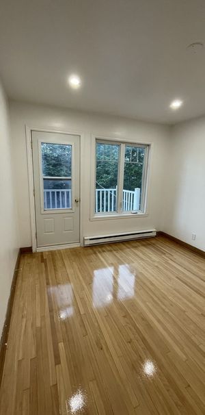5 ½ Détaché, Rénové Au Complet - Photo 1