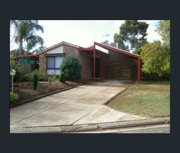 Freshly painted 3-bedroom home - Photo 3