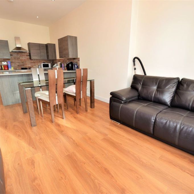 2 bedroom Flat in Aire Street, Leeds - Photo 1