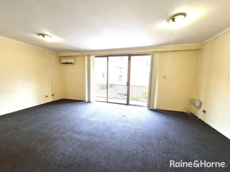 TWO BEDROOM APARTMENT ONLY 10 MIN WALK TO LIVERPOOL STATION! - Photo 4