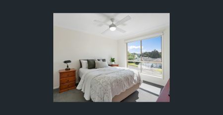 Large Family Home! - Photo 3