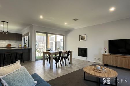 2/60A Honeysuckle Street, Ironbark - Photo 2