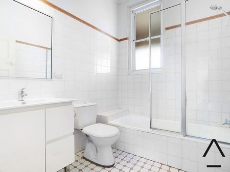 Steps To The Beach - Two Bedrooms, Sunroom, Deck - Photo 4