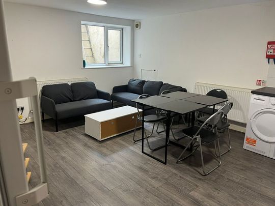 6 Bed Student Accommodation - Photo 1