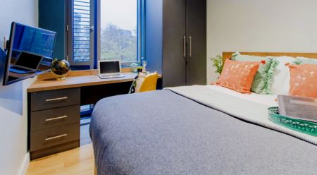 2 Bed Apartment - Photo 2