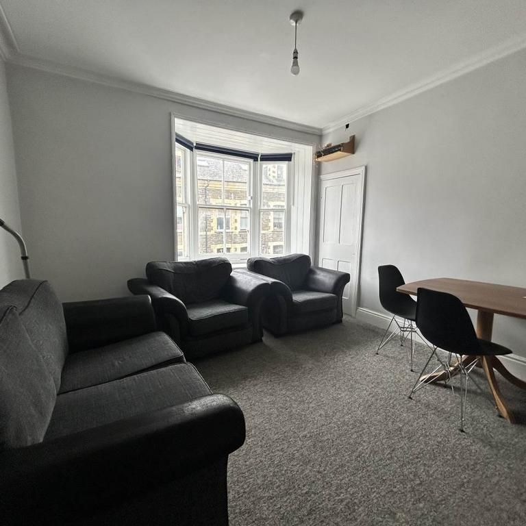 6 bedroom house to rent - Photo 1