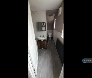 3 bedroom end of terrace house to rent - Photo 4