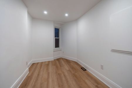 For Lease - 2555 Dundas Street Unit# Second Floor, Toronto, Ontario - Photo 3