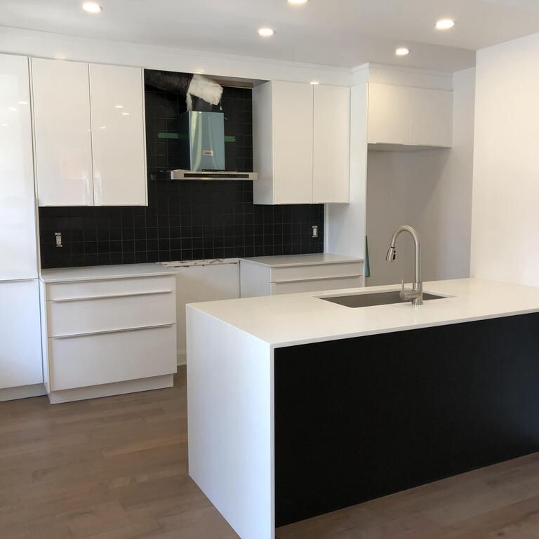 5 1/2 Renové,stationnement,cours Privé - Photo 1