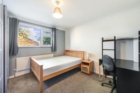 3 bedroom terraced house to rent - Photo 3