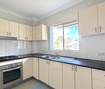 BEAUTIFUL 2 BED 2 BATH UNIT WITH SECURE CAR SPACE - Photo 4