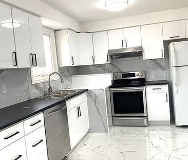 For Lease - 2638 Sherhill Drive, Mississauga, Ontario - Photo 2