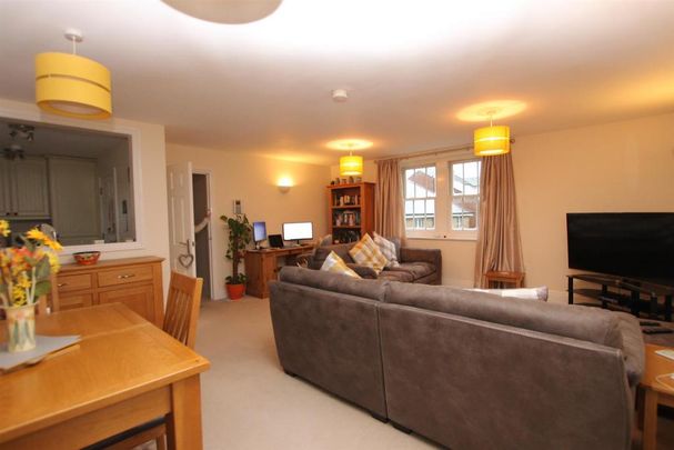 2 bedroom flat to rent - Photo 1