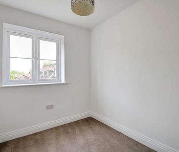 Meyers Close, Langley, SL3 - Photo 4