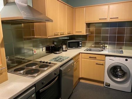 2 bedroom flat to rent - Photo 2