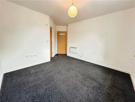 International Way, Sunbury-on-Thames, Surrey, TW16 7HR - Photo 3