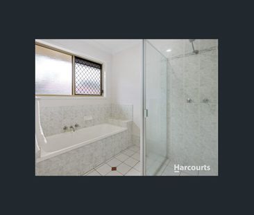 BREAK LEASE ** LOVELY FAMILY HOME IN STRETTON CATCHMENTAND WITH MOD... - Photo 4