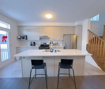 For Lease - 704 Mika Street, Innisfil, Ontario - Photo 2