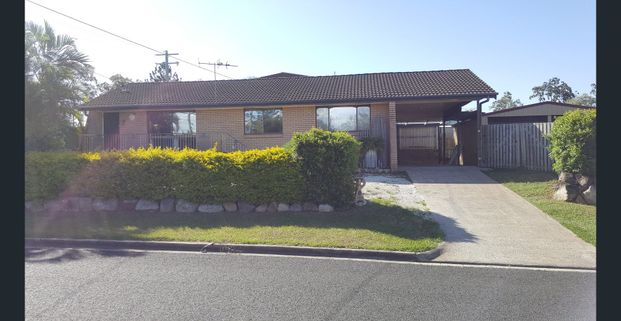 Three bedroom air conditioned home with spa bath - Photo 1