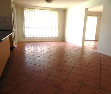 SPACIOUS FOUR BEDROOM FAMILY HOME !!! - Photo 1