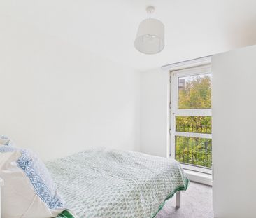 4 Bed Maisonette, Wallis Close, SW11 - Photo 5