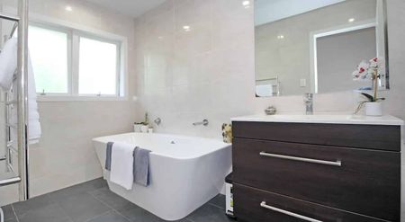 Spacious 3-Bedroom home with bonus rumpus/office - Photo 5