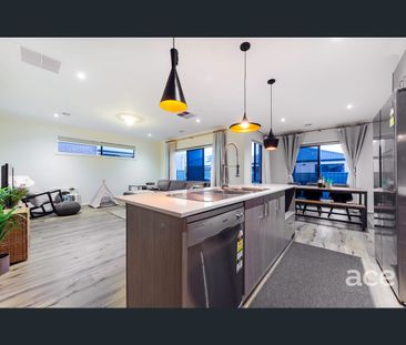 38 Omaroo Street, Truganina, Vic 3029 - Photo 2