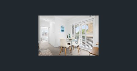 Stylish Coastal Retreat With Sea Views, 2 Balconies, Huge LUG & Store Room - Photo 2